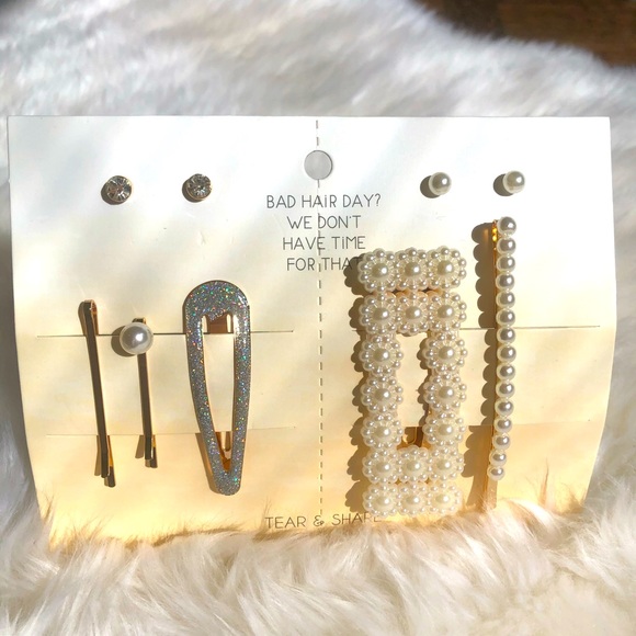 2/10$ Beautiful hair clips & earrings set. $10 - Picture 1 of 3